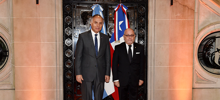 Ministro Teodoro Ribera se reúne con su par argentino en Buenos Aires