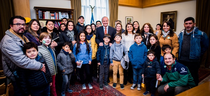 Niños, jóvenes y adultos visitan la Cancillería en el Día del Patrimonio