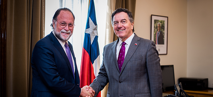 Ministro Ampuero recibe a Gobernador de Venezuela ante el BID