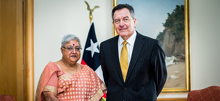 Canciller Ampuero sostiene reunión de trabajo con Embajadora de la India