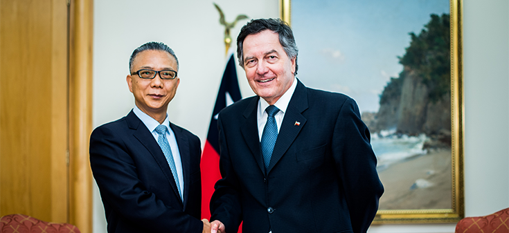 Canciller se reúne con Embajador de China en Chile, Xu Bu