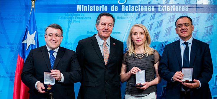 Canciller encabeza condecoración de funcionarios por años de servicio