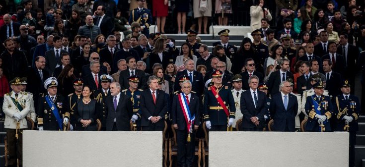 Canciller Ampuero asiste a la Parada Militar en honor a las Glorias del Ejército