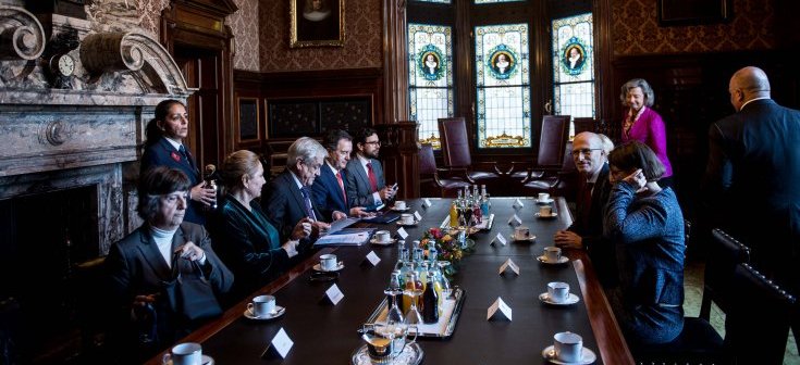 Ministro Ampuero participa en encuentro con Alcalde de Hamburgo y visita puerto de la ciudad