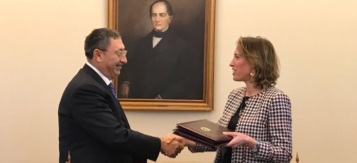Canciller (s) Valdivia suscribió acuerdo de exención de visa para pasaportes diplomáticos entre Chile y Azerbaiyán