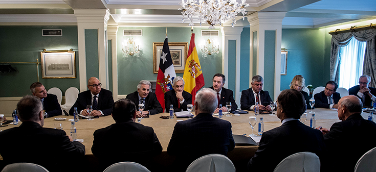 Ministro Ampuero participa en reuniones con líderes españoles