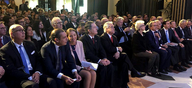Ministro Ampuero asiste a foro en España sobre inversión en Chile