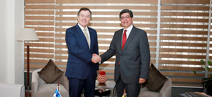 Ministro Roberto Ampuero visita Ecuador y se reúne con Canciller Valencia