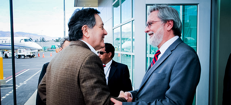 Ministro Ampuero llega a Quito para iniciar visita a Ecuador