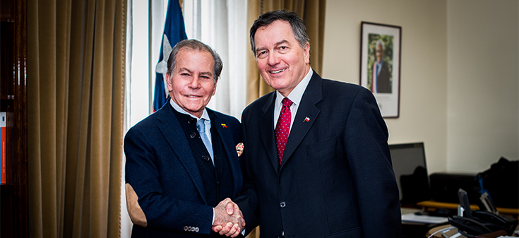 Canciller Ampuero se reúne con Diego Arria y José Miguel Vivanco