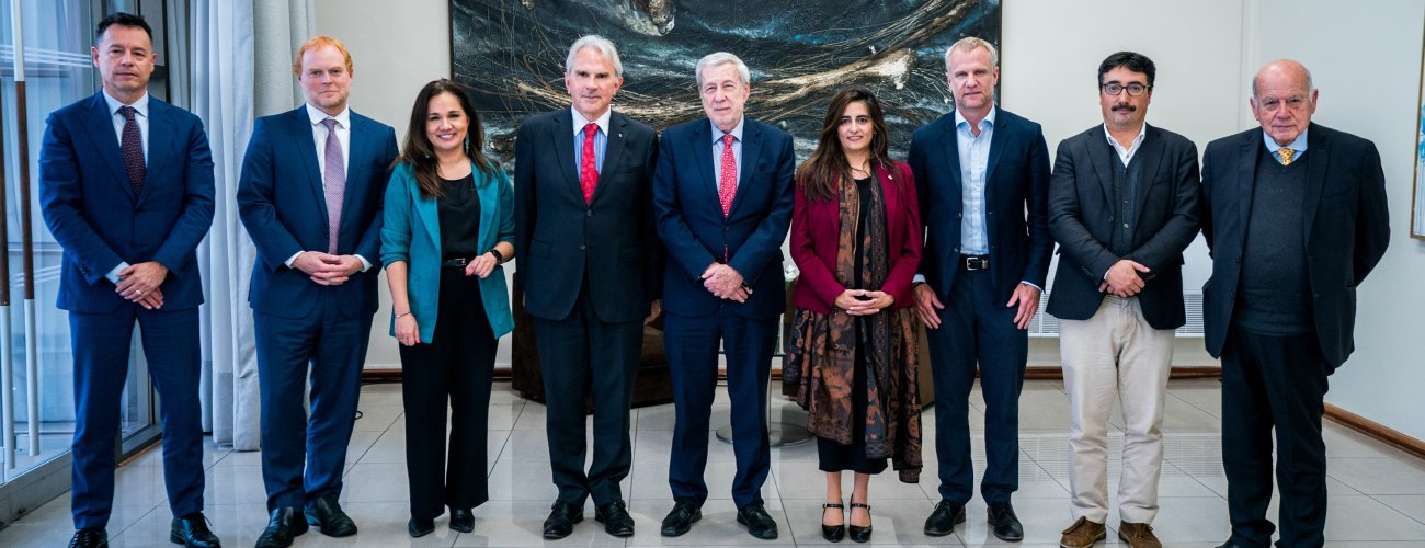 Canciller sostiene almuerzo de trabajo con la Comisión de Relaciones Exteriores del Senado