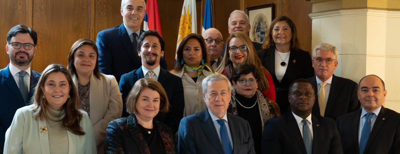 Canciller se reúne con embajadoras y embajadores del GRULAC y destaca el potencial de cooperación e integración que tiene América Latina y el Caribe