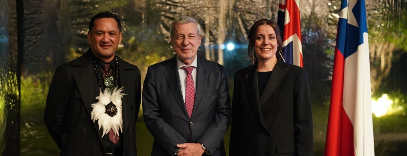 Canciller acude a la celebración del Año Nuevo Maorí en la Embajada de Nueva Zelandia en Chile