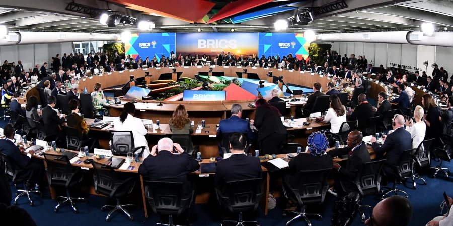 Canciller acompaña al Presidente en el jornada final de la XVII Cumbre ...
