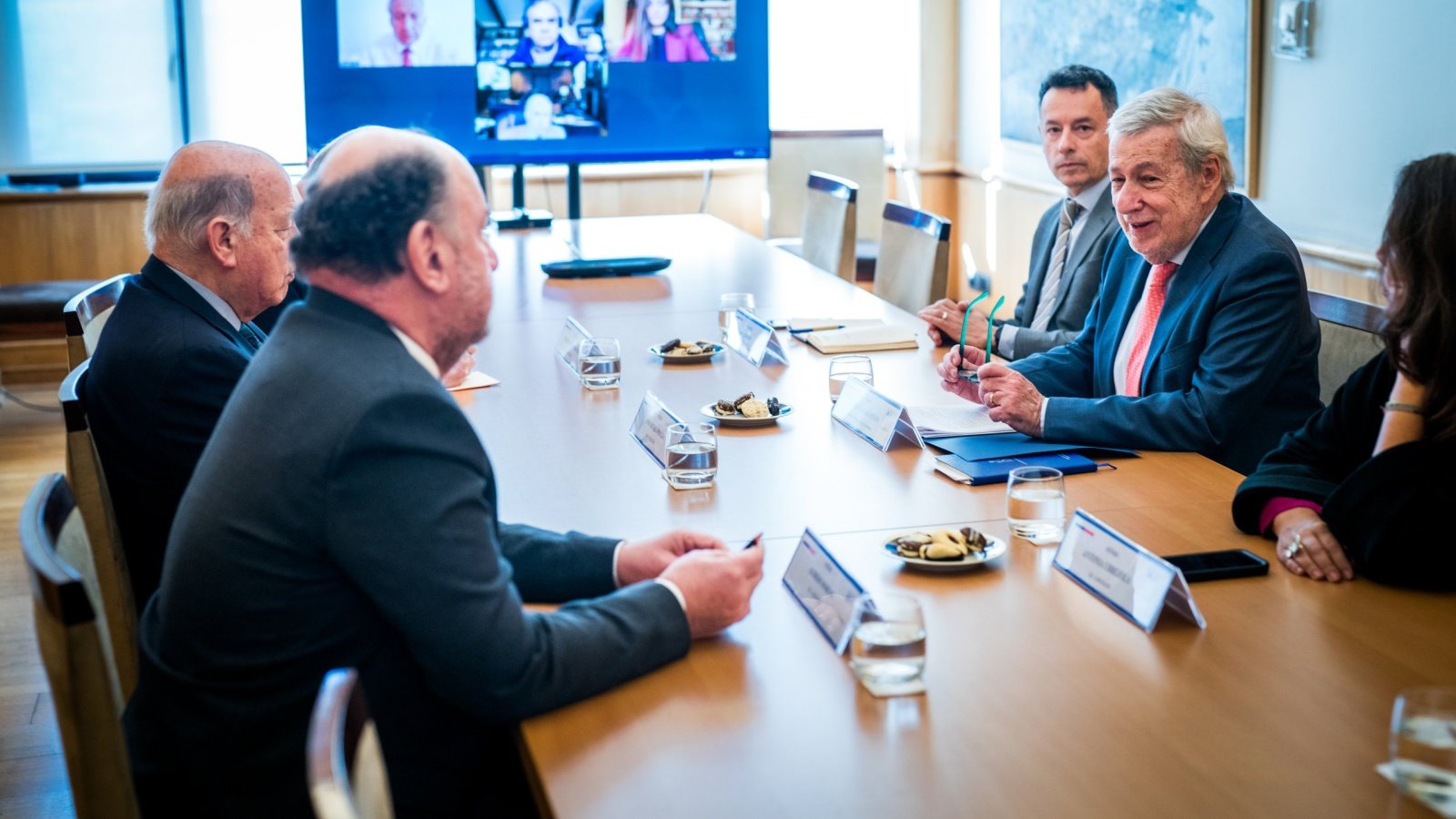 Ministro encabeza reunión con el Consejo de ex-Cancilleres