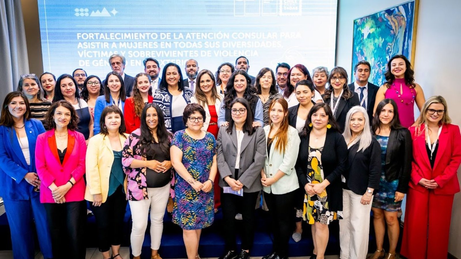 Cancillería implementa programa de fortalecimiento consular para ir en ayuda de mujeres que viven violencia de género en el extranjero