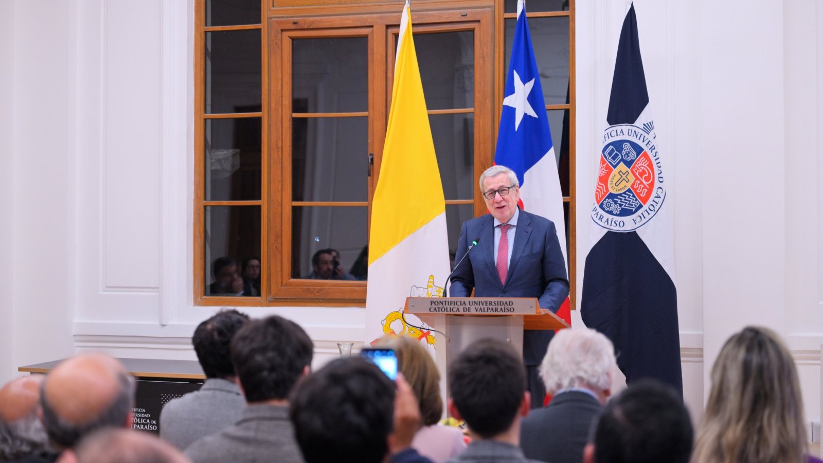 Canciller realiza clase magistral en la Universidad Católica de Valparaíso sobre los principios y desafíos de la política exterior chilena
