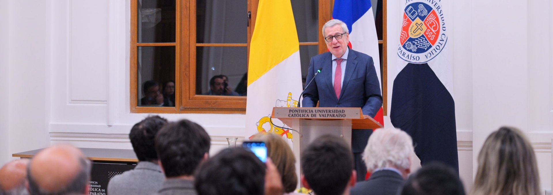 Canciller realiza clase magistral en la Universidad Católica de Valparaíso sobre los principios y desafíos de la política exterior chilena