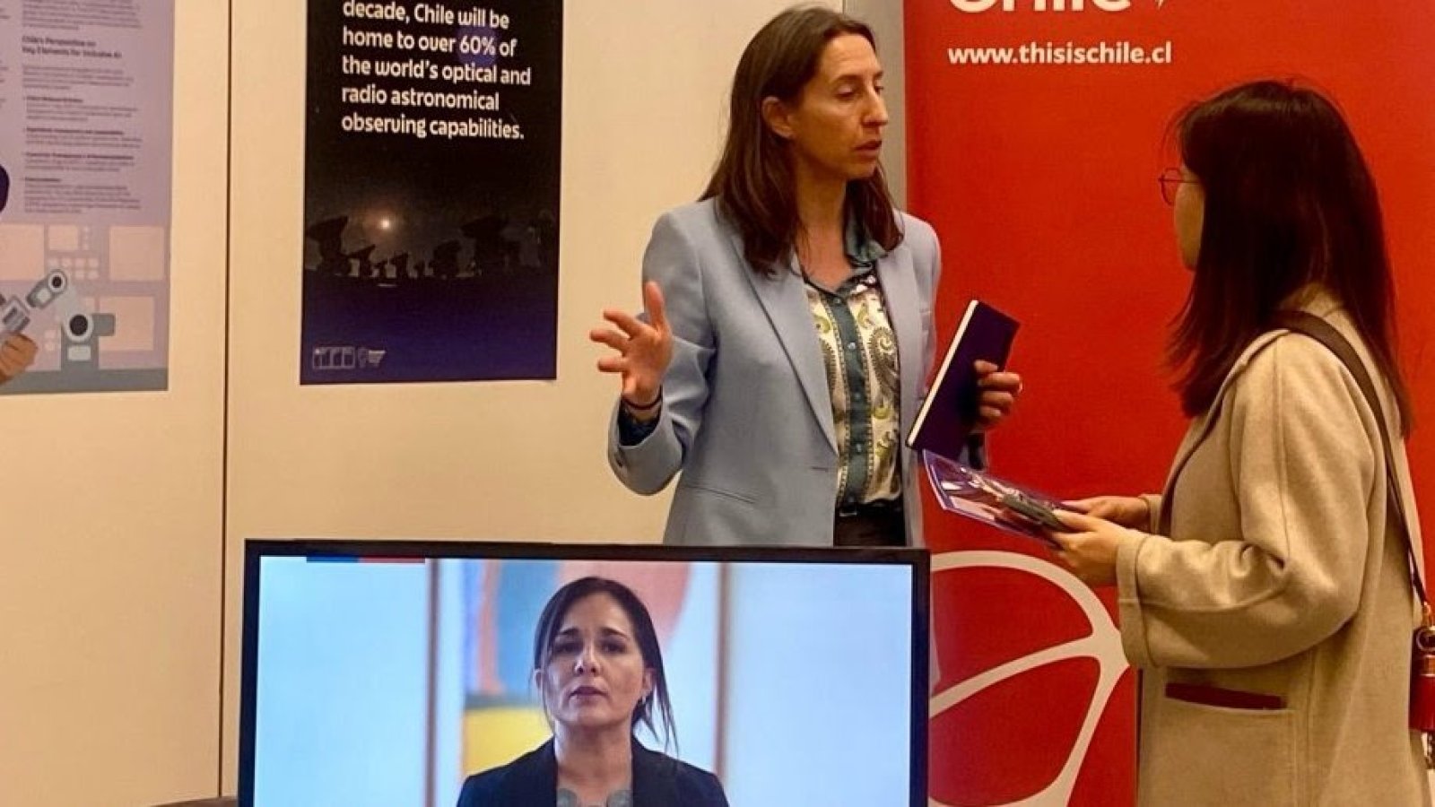 Chile participa en exhibición sobre mujeres en ciencia y tecnología para el desarrollo sostenible e inclusivo