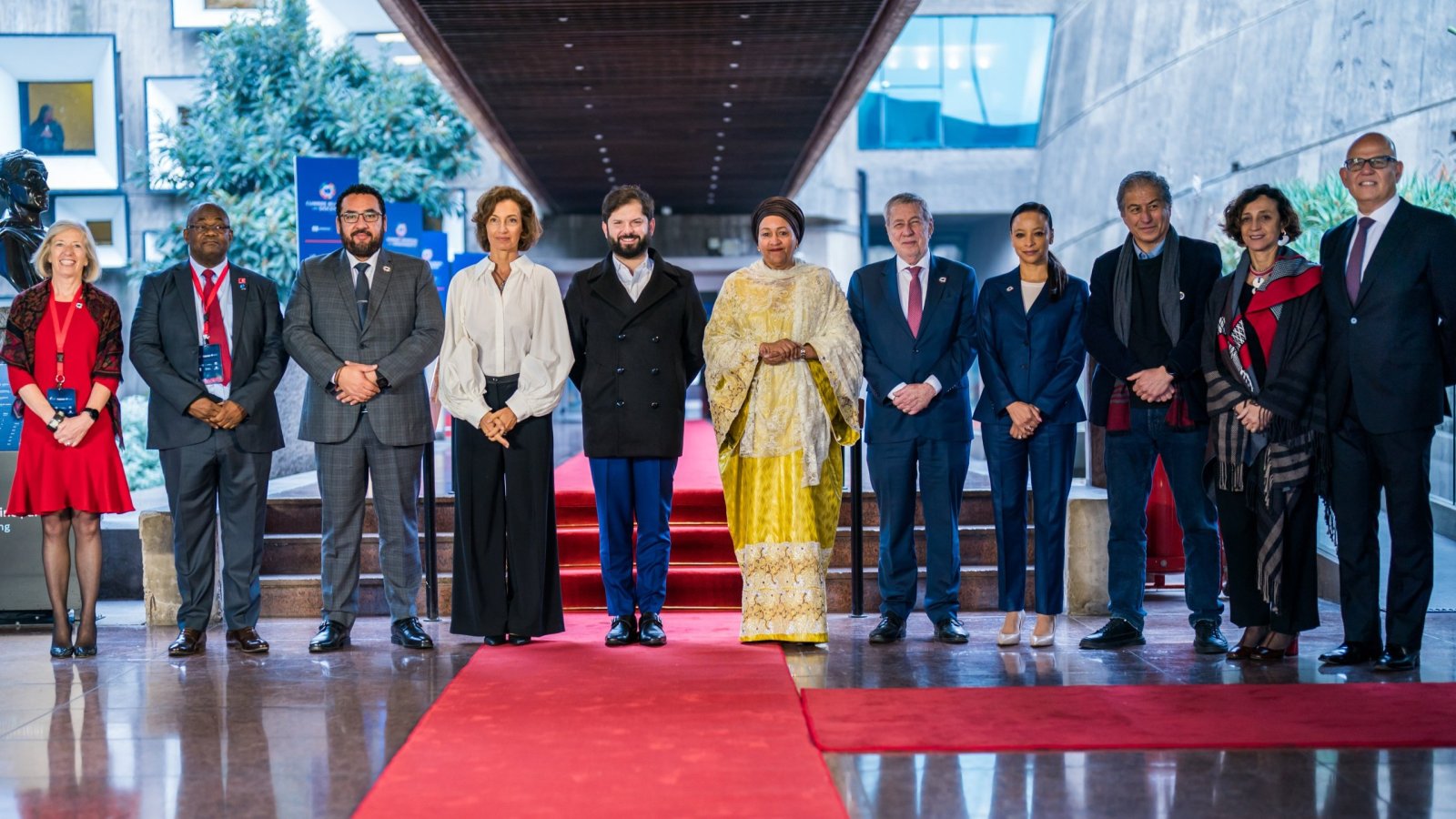 Canciller participa en inauguración de la Cumbre Mundial sobre Docentes