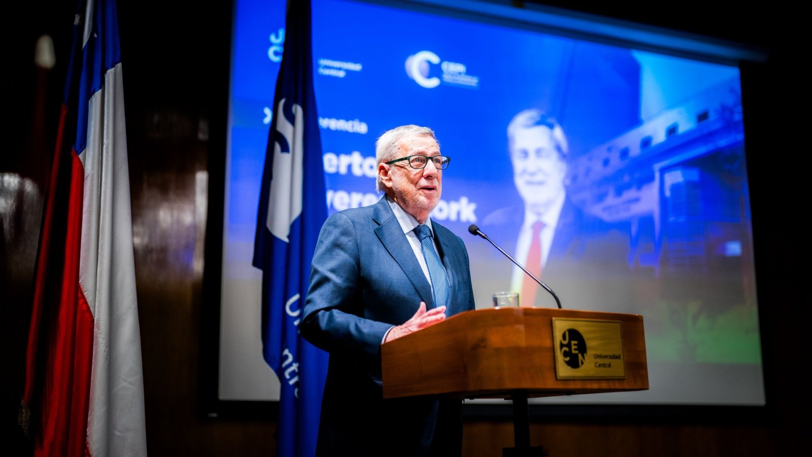 Canciller dicta conferencia sobre política exterior en la Universidad Central