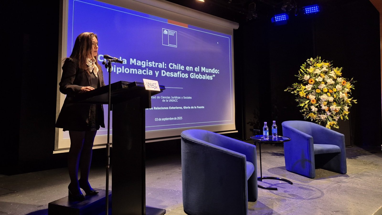 Subsecretaria dicta clase magistral sobre los desafíos de la política exterior de Chile en la Universidad Uniacc