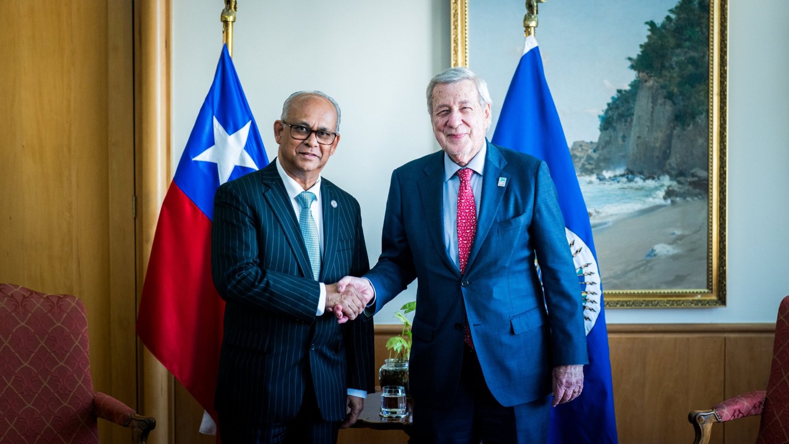 Ministro sostiene reunión bilateral con el secretario general de la OEA y aborda la importancia de fortalecer el multilateralismo