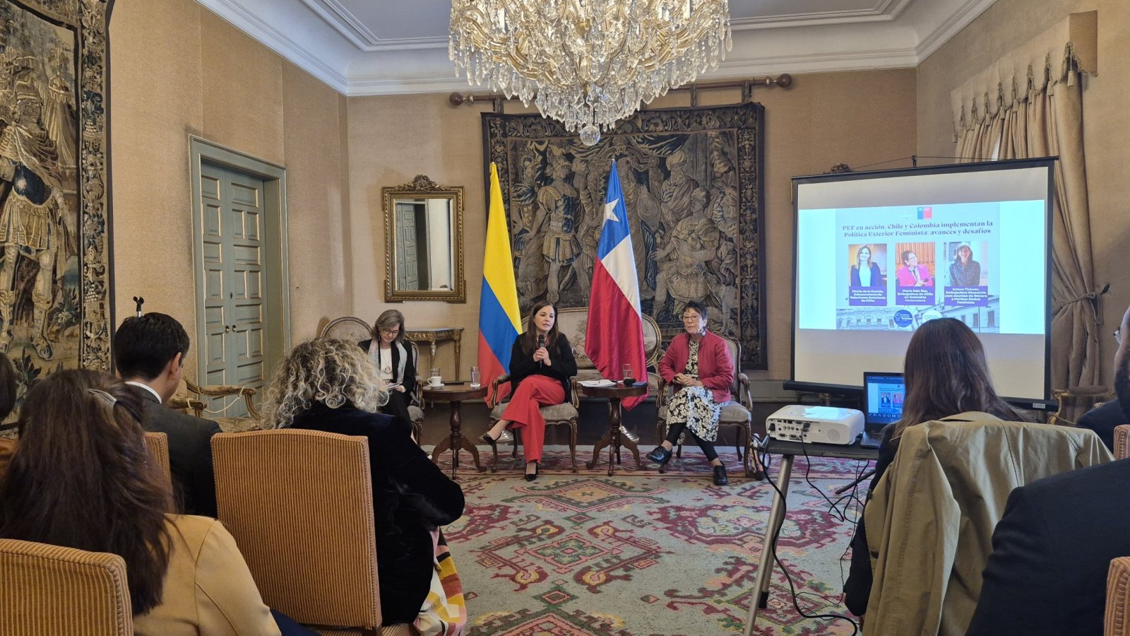 Subsecretaria expone en conversatorio sobre Política Exterior Feminista en Colombia