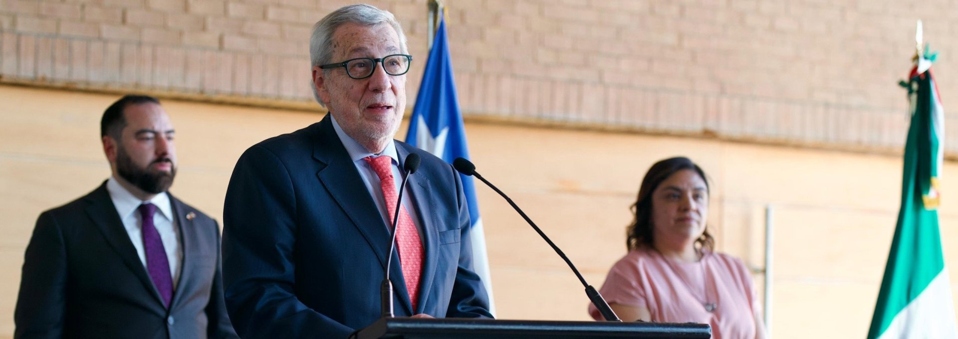 Canciller participa en aniversario 215° de la independencia de México