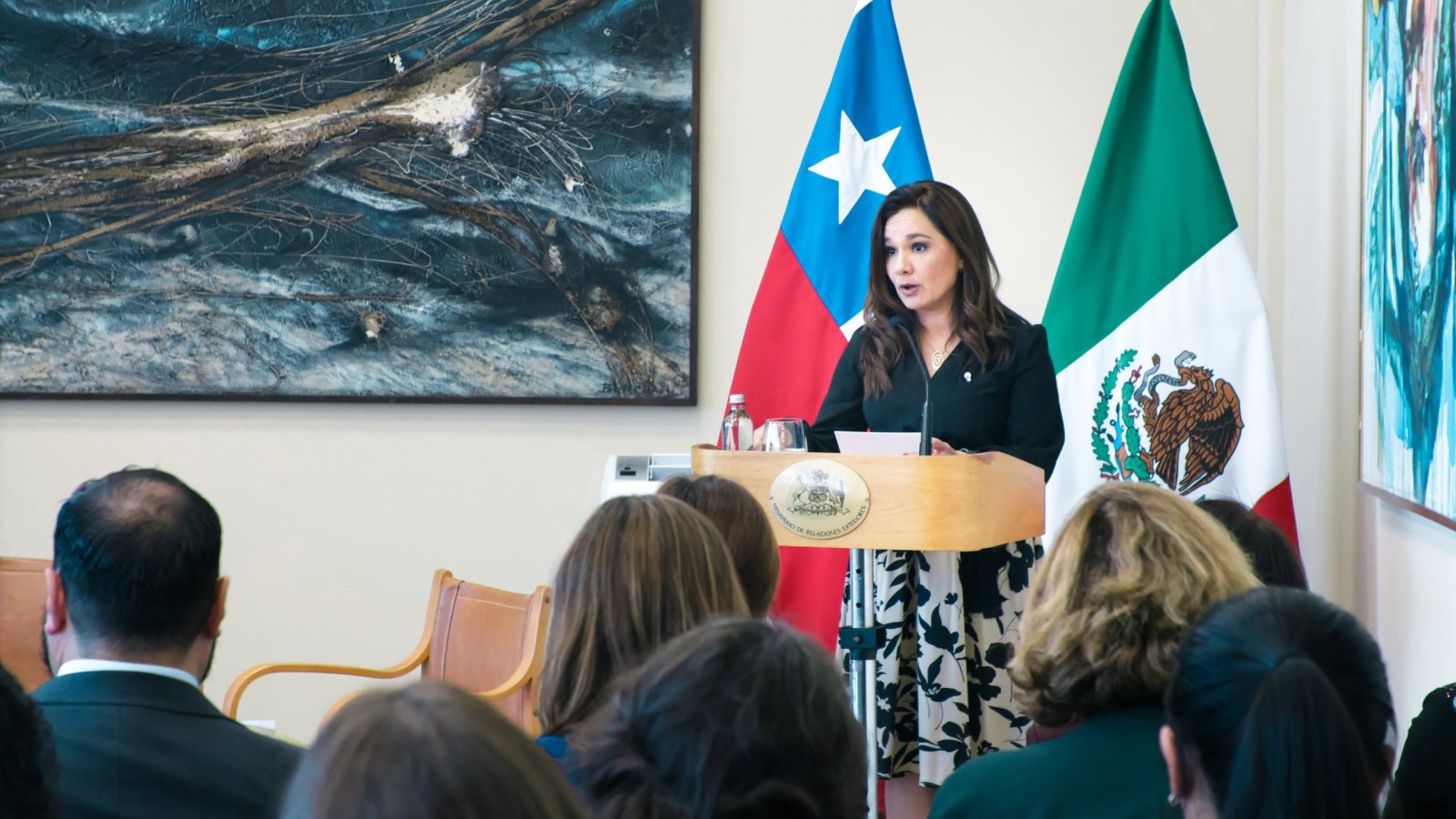 Subsecretaria participa en presentación de libro “Mujeres y Relaciones Internacionales en el Siglo XX”
