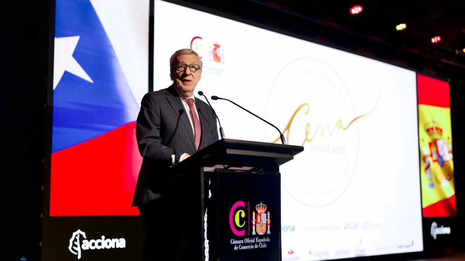 Canciller participa en encuentro anual de la Cámara Española de Comercio en Chile y destaca la proyección económica entre ambos países