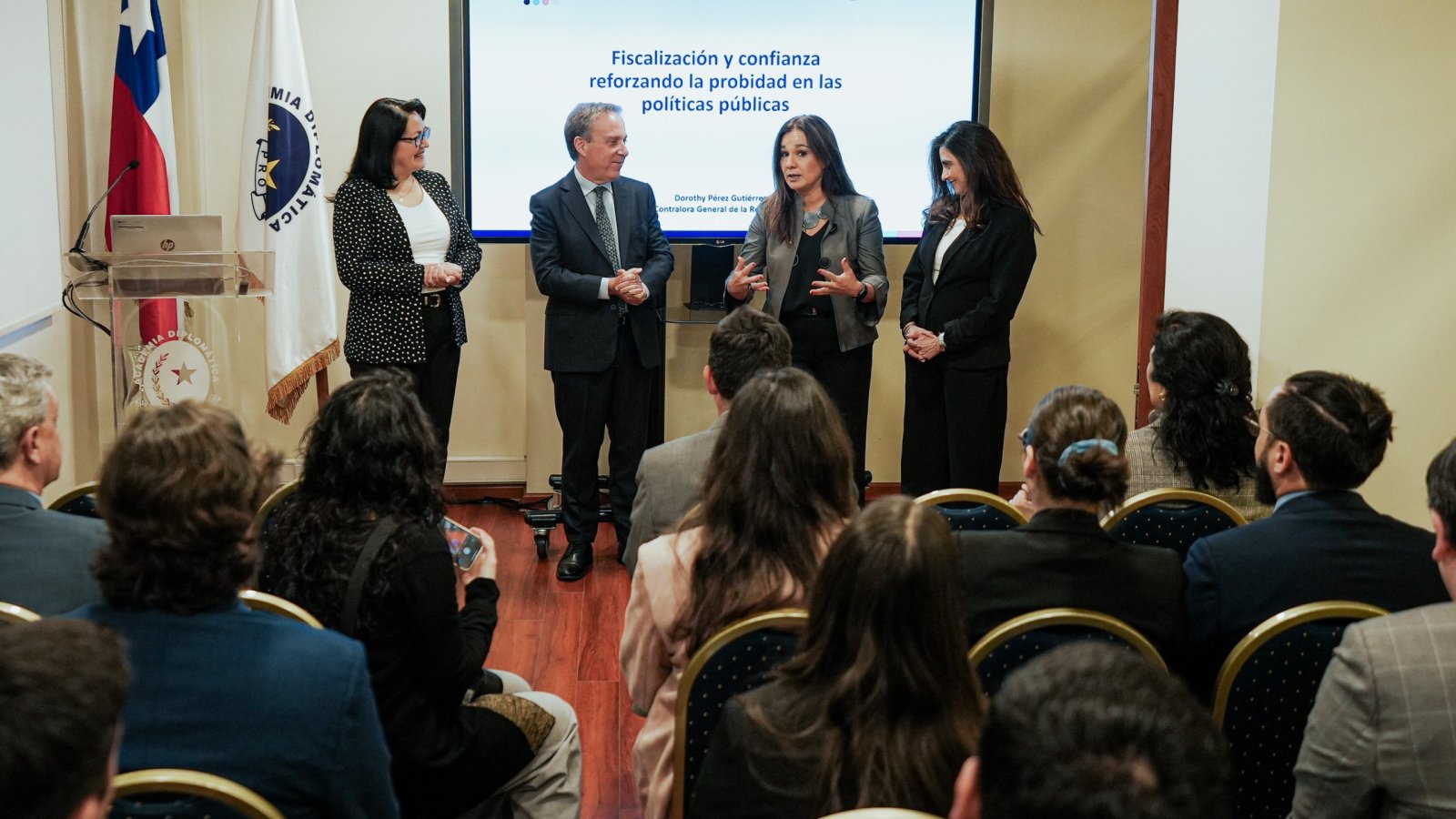 Subsecretarias inauguran charla magistral de la contralora general a estudiantes de la Academia Diplomática