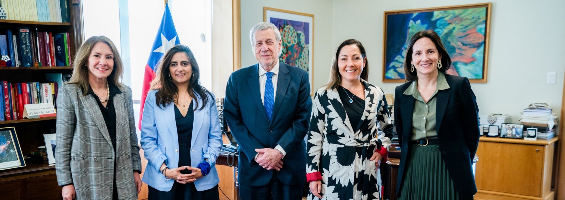 Canciller Alberto van Klaveren se reúne con representantes de AmCham Chile