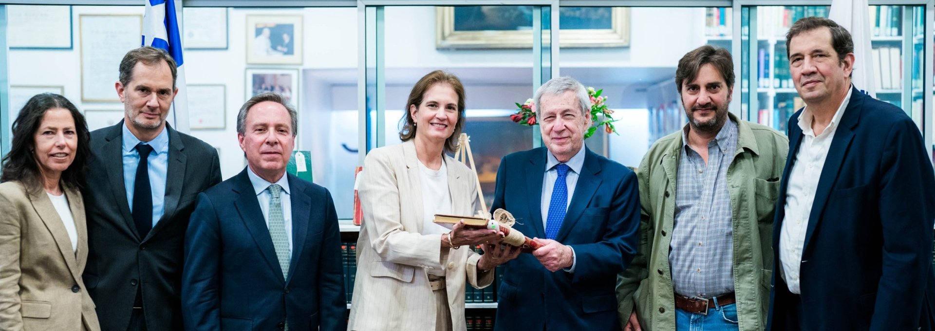 Canciller encabeza ceremonia de donación bibliográfica al Ministerio de Relaciones Exteriores en memoria del exembajador José Miguel Barros Franco