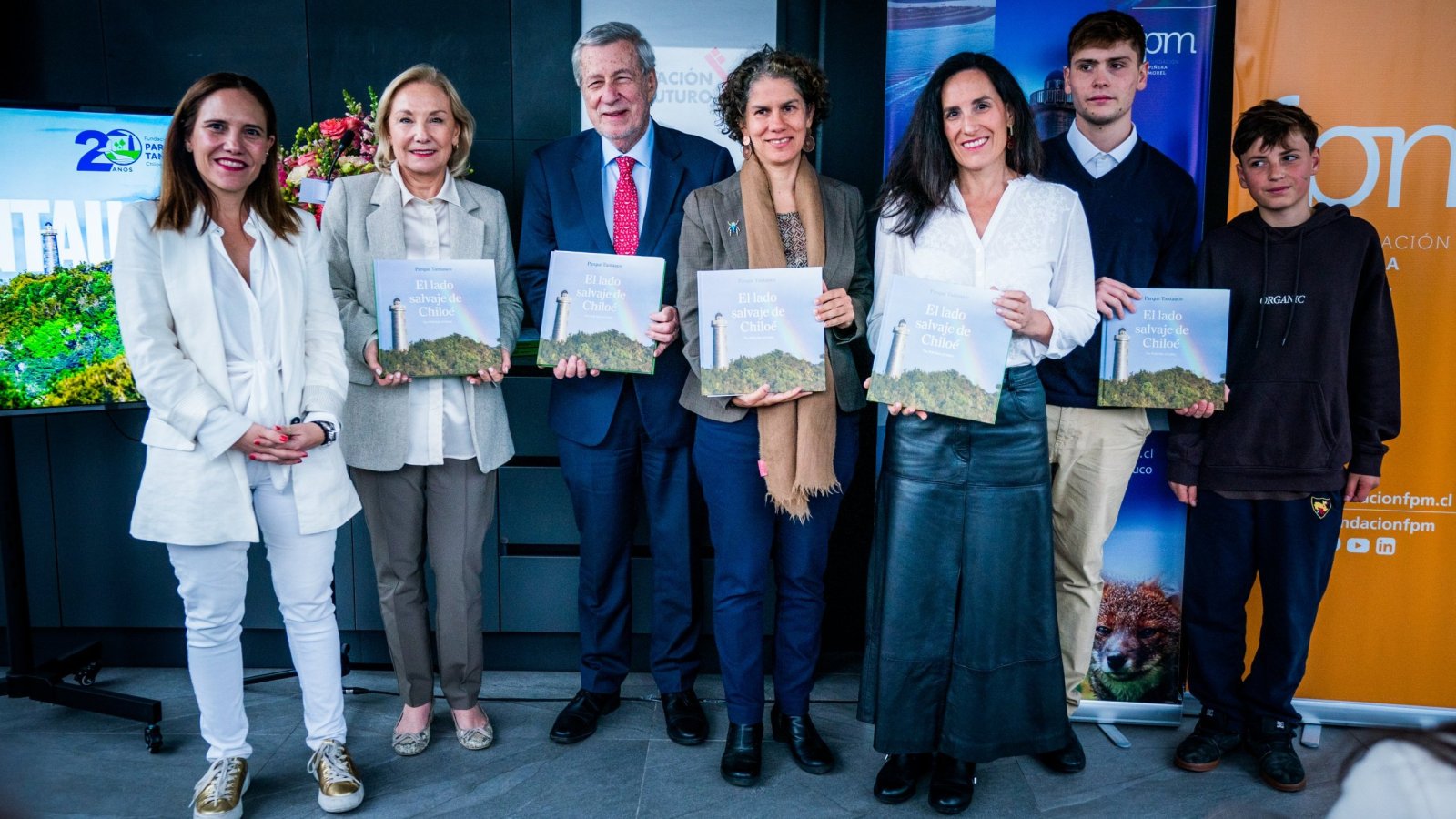 Canciller participa en la presentación del libro que conmemora los 20 años del Parque Tantauco de Chiloé