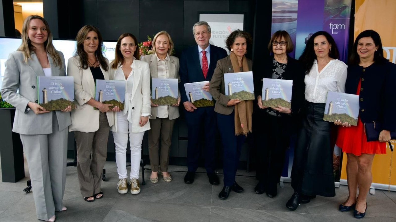 Canciller participa en la presentación del libro que conmemora los 20 años del Parque Tantauco de Chiloé