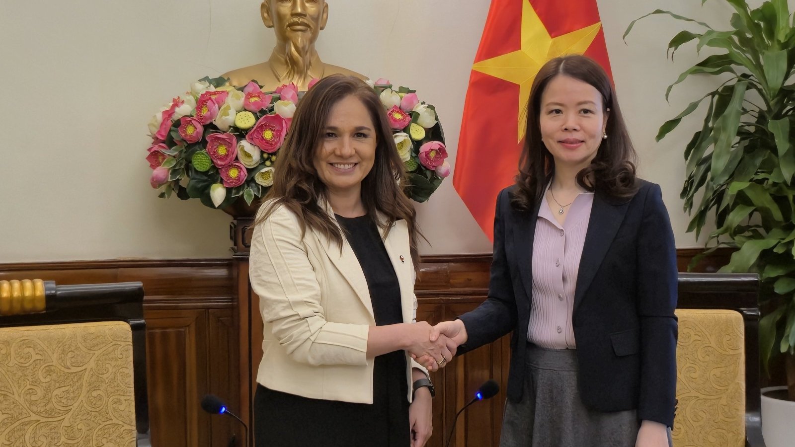 Chile y Vietnam comparten experiencias en materia de igualdad de género y destacan el buen momento de la relación bilateral