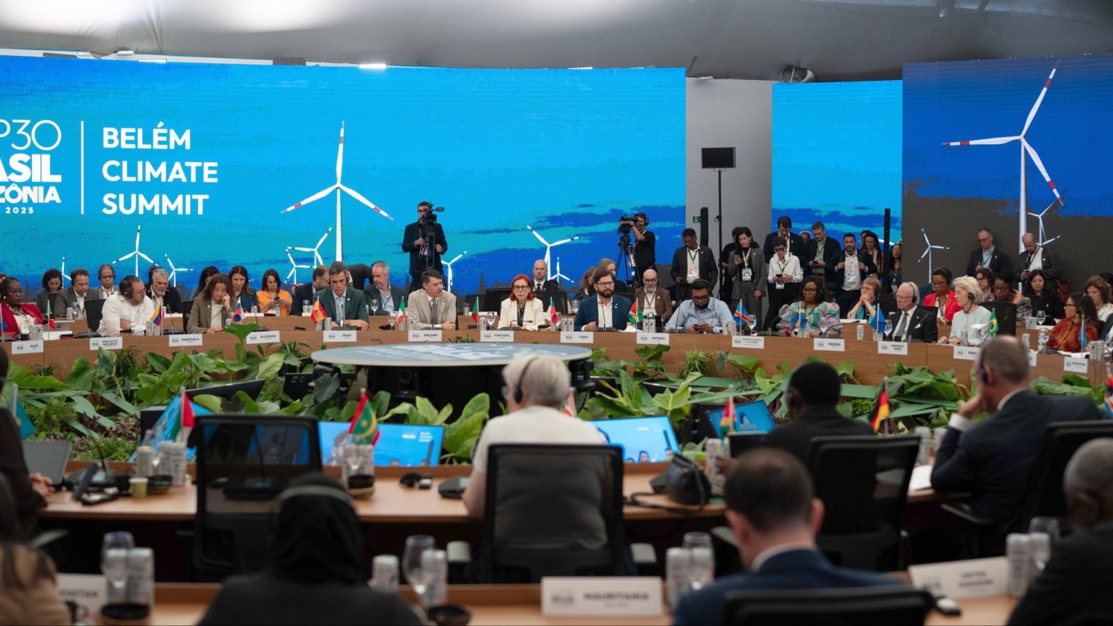 Ministro participa en sesión sobre transición energética en la Cumbre de Líderes de la COP30
