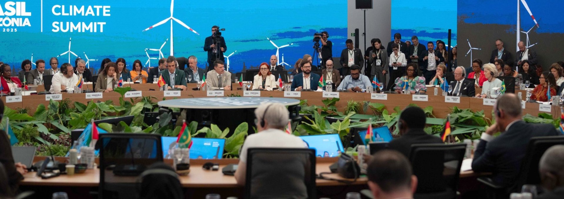 Ministro participa en sesión sobre transición energética en la Cumbre de Líderes de la COP30