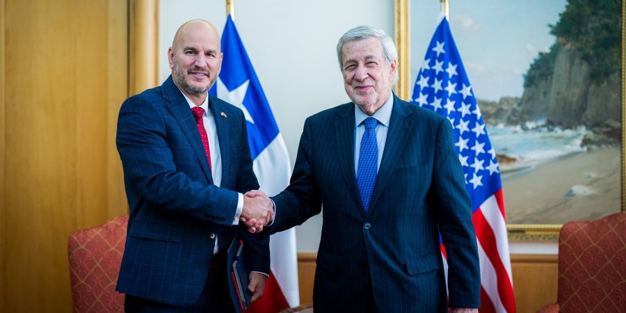 Ministro van Klaveren se reúne con el embajador de Estados Unidos