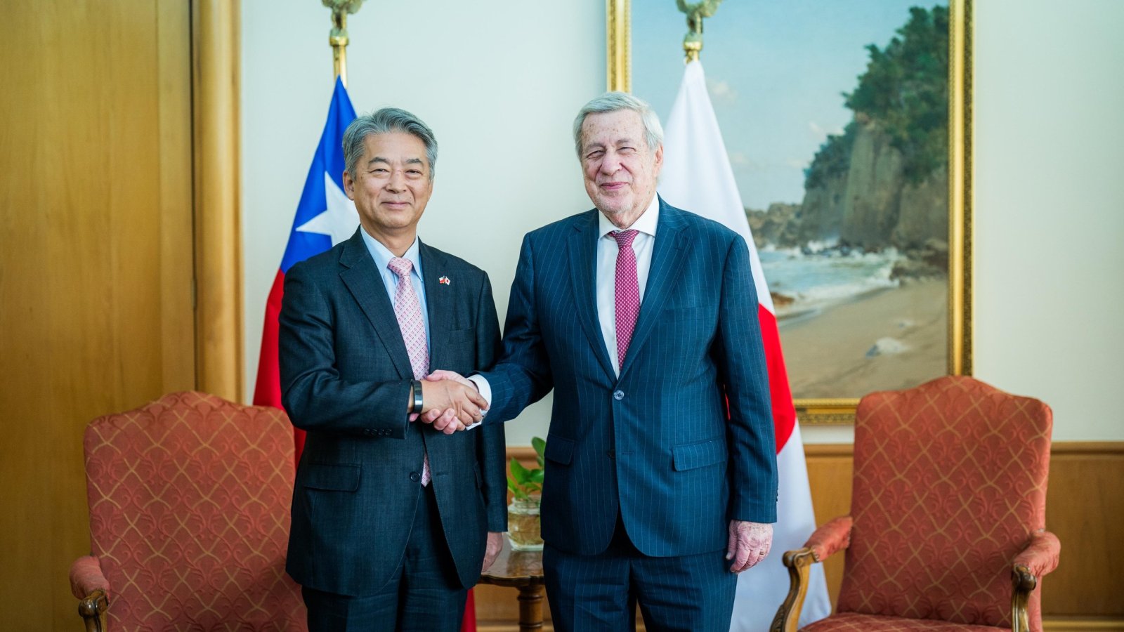Canciller sostiene audiencia con el nuevo embajador de Japón en Chile