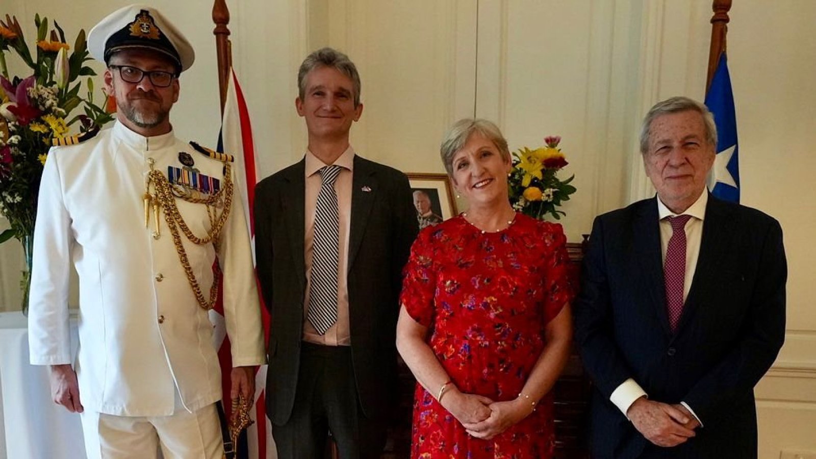 Canciller participa en celebración del cumpleaños del Rey Carlos III en la Embajada de Reino Unido en Chile