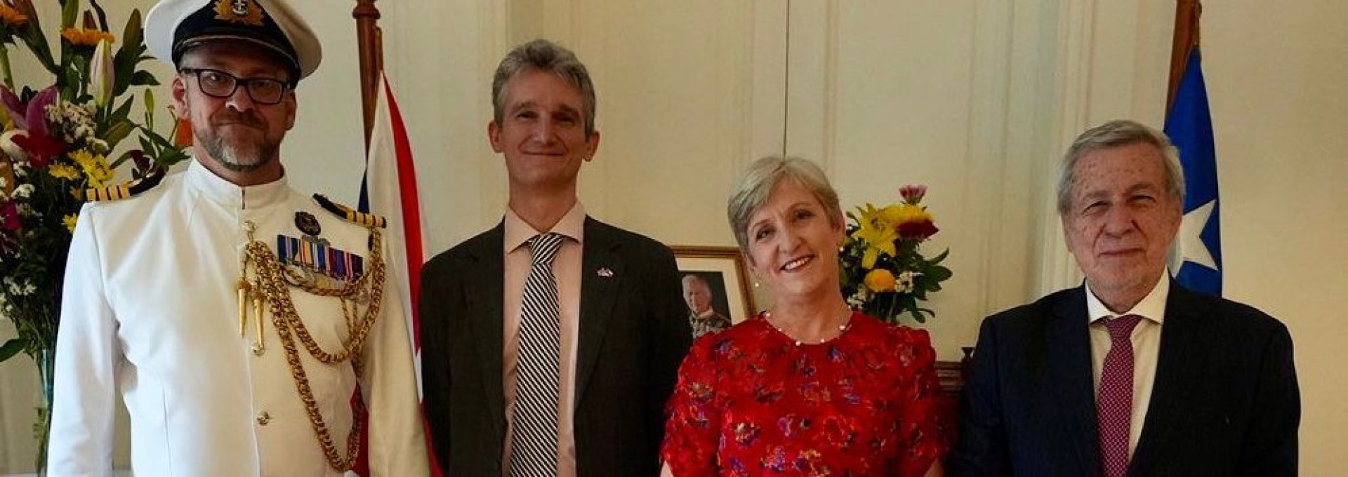 Canciller participa en celebración del cumpleaños del Rey Carlos III en la Embajada de Reino Unido en Chile