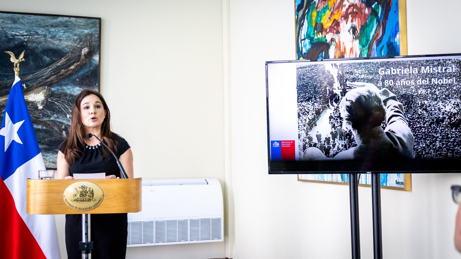 Cancillería conmemora los 80 años del Nobel a Gabriela Mistral