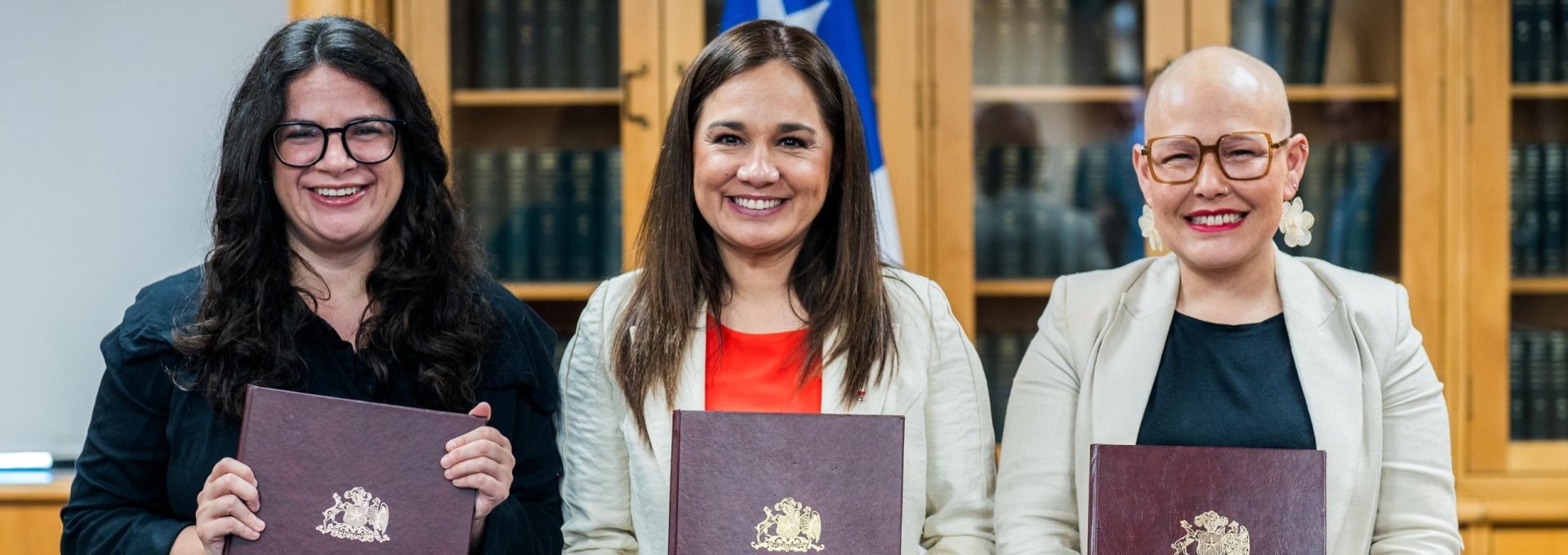 Subsecretaria Gloria de la Fuente encabeza la firma de convenio de colaboración con el Ministerio de la Mujer y el Servicio Nacional de la Mujer y Equidad de Género