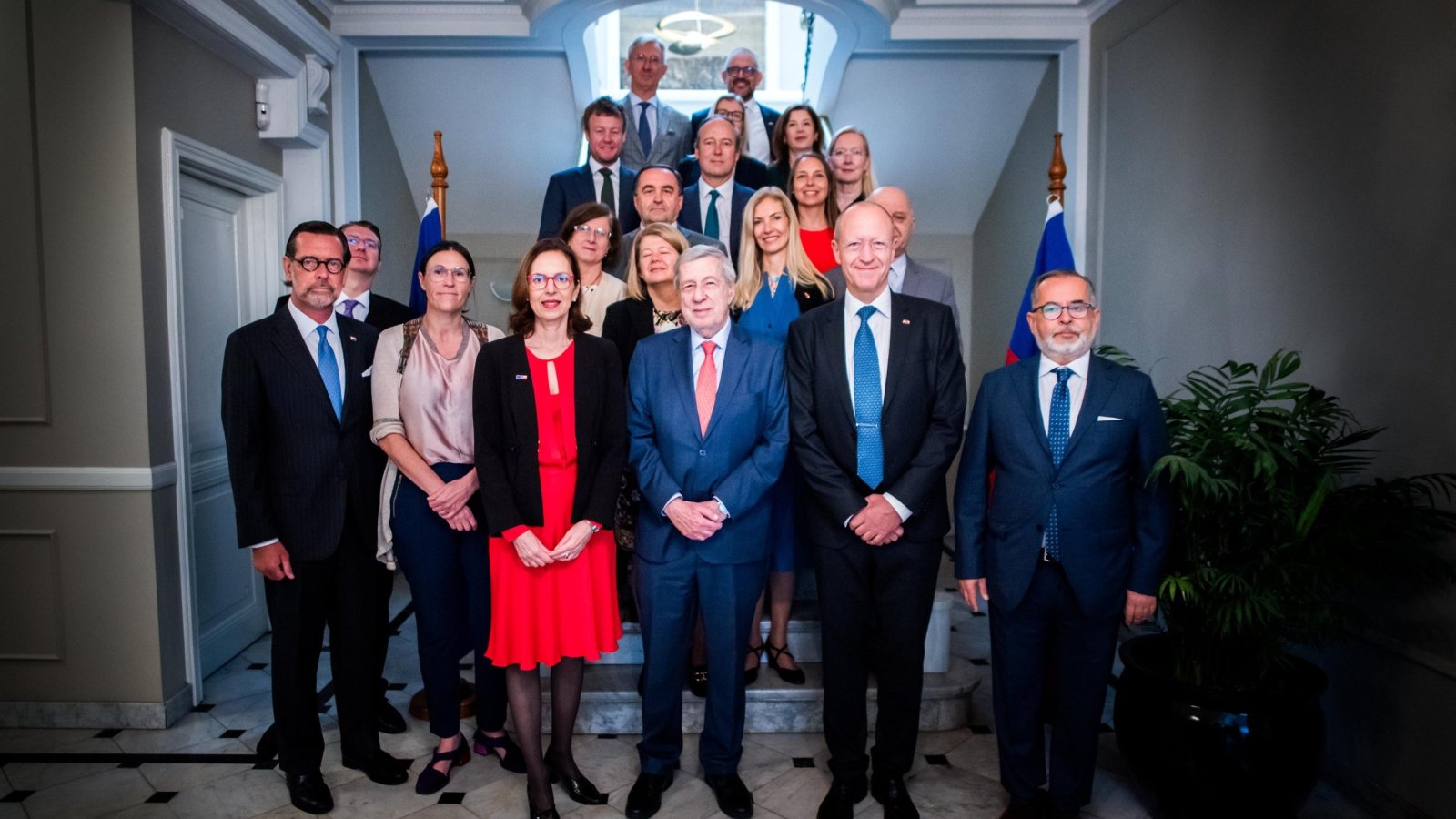 Canciller se reúne con embajadoras y embajadores de la Unión Europea para analizar el primer Consejo Conjunto bilateral