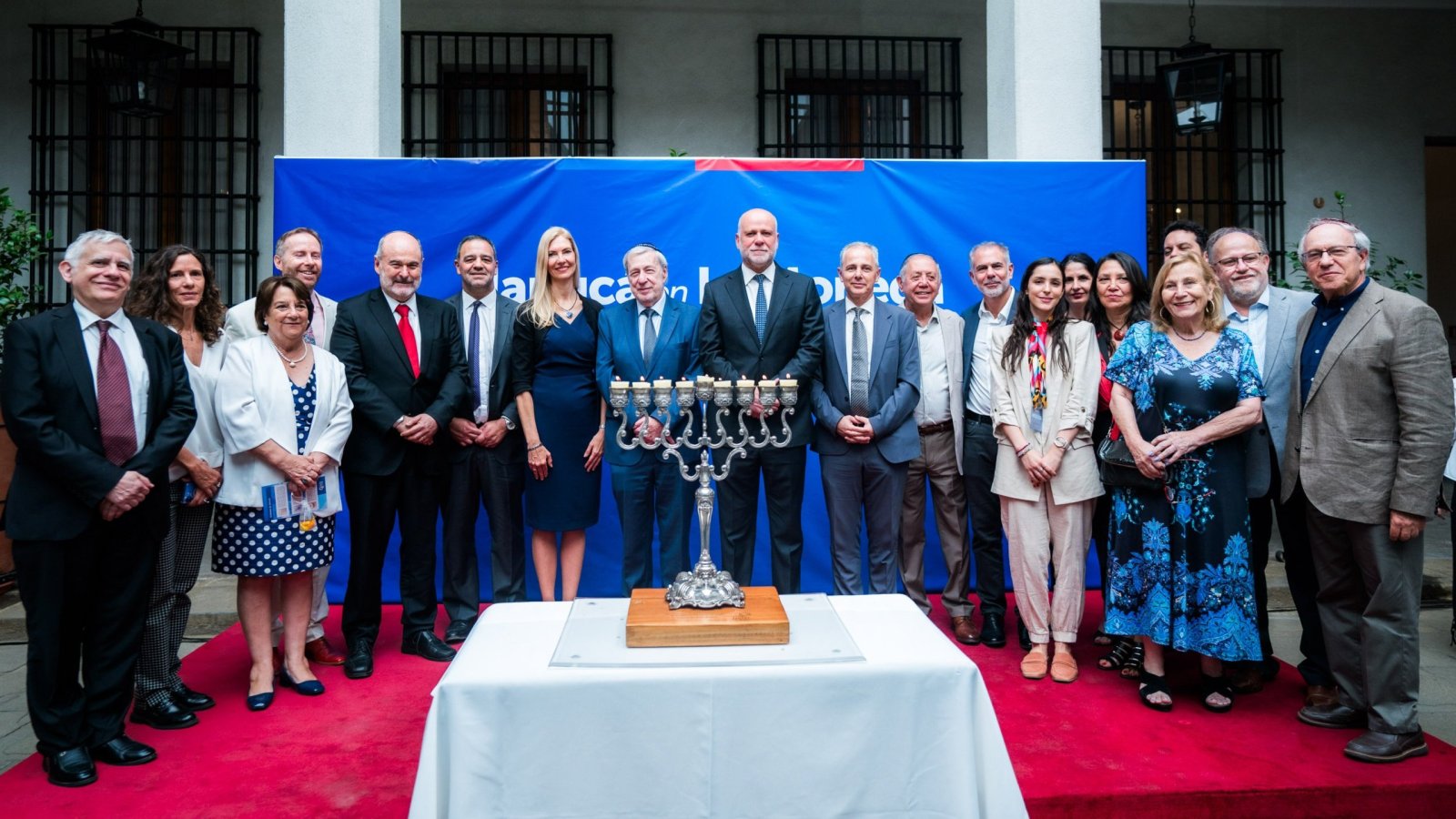 Canciller participa en celebración de Janucá en el Palacio de La Moneda