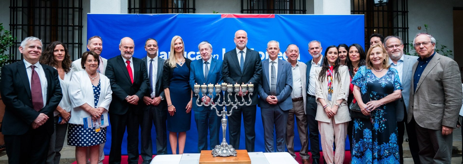 Canciller participa en celebración de Janucá en el Palacio de La Moneda