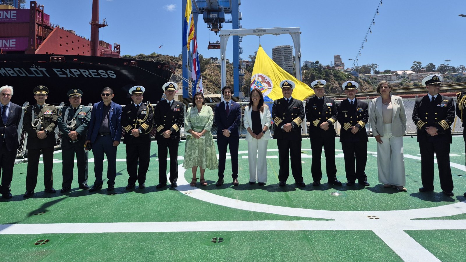 Subsecretaria recibe a buque colombiano que realizará una expedición a la Antártica