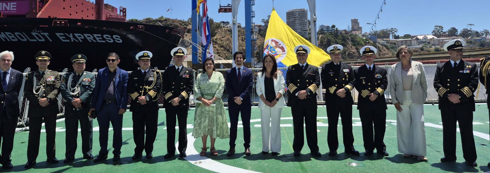 Subsecretaria recibe a buque colombiano que realizará una expedición a la Antártica